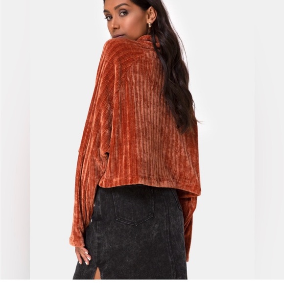 Rust Ribbed Turtleneck Sweater - Picture 2 of 4